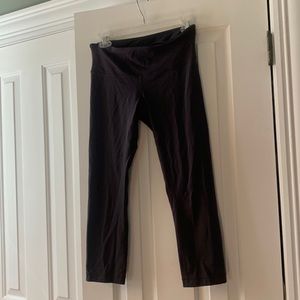 Lululemon 3/4 wunder unders size 6